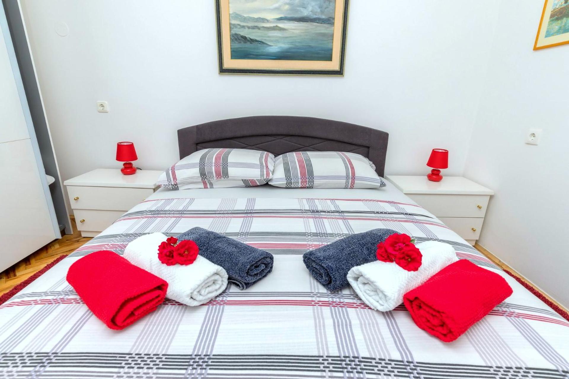 Apartments Kremenici Малинска Екстериор снимка