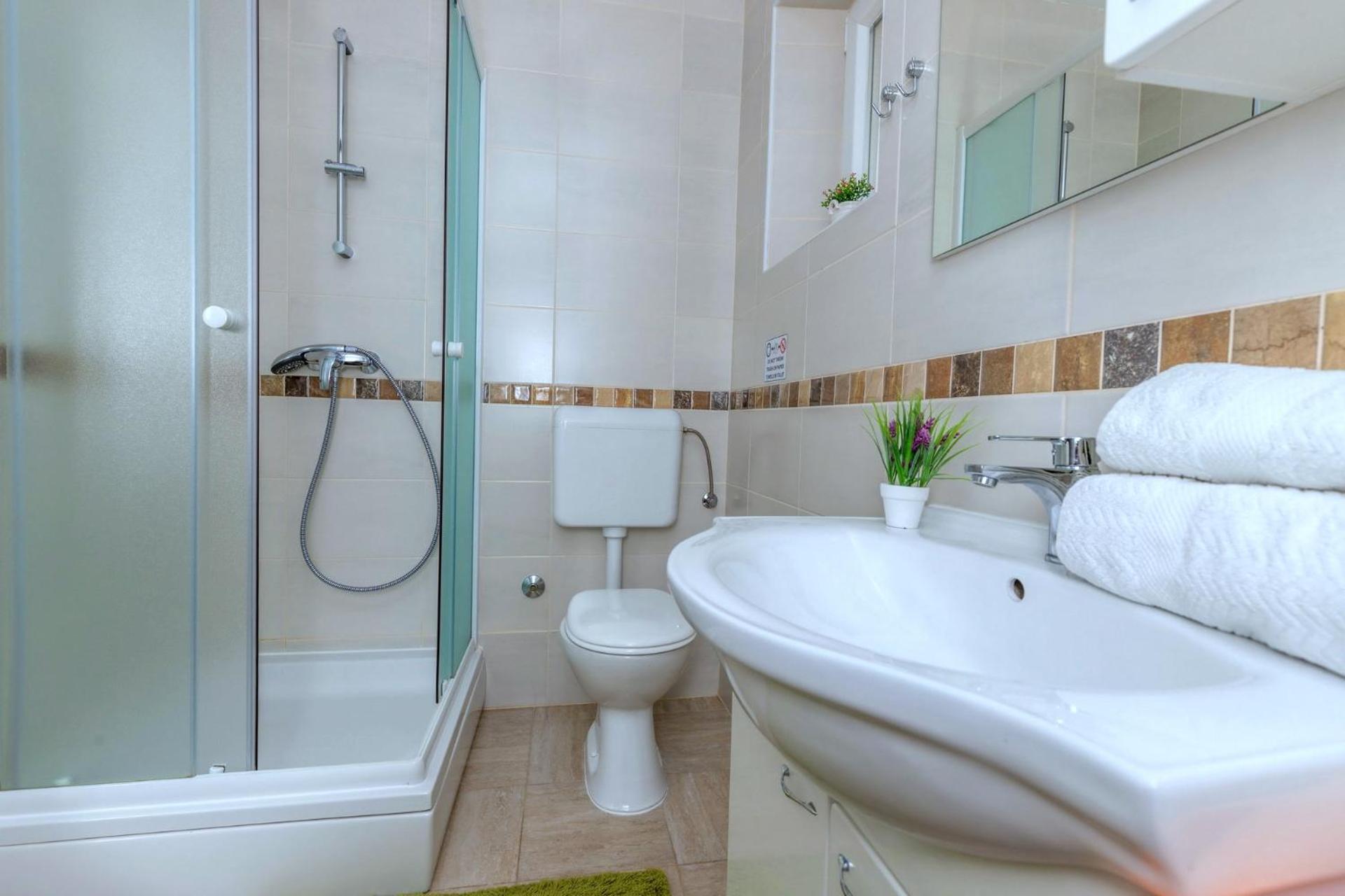 Apartments Kremenici Малинска Екстериор снимка