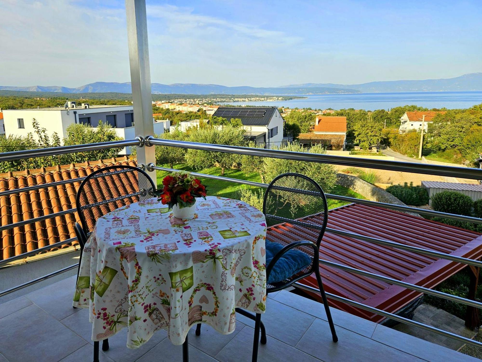 Apartments Kremenici Малинска Стая снимка